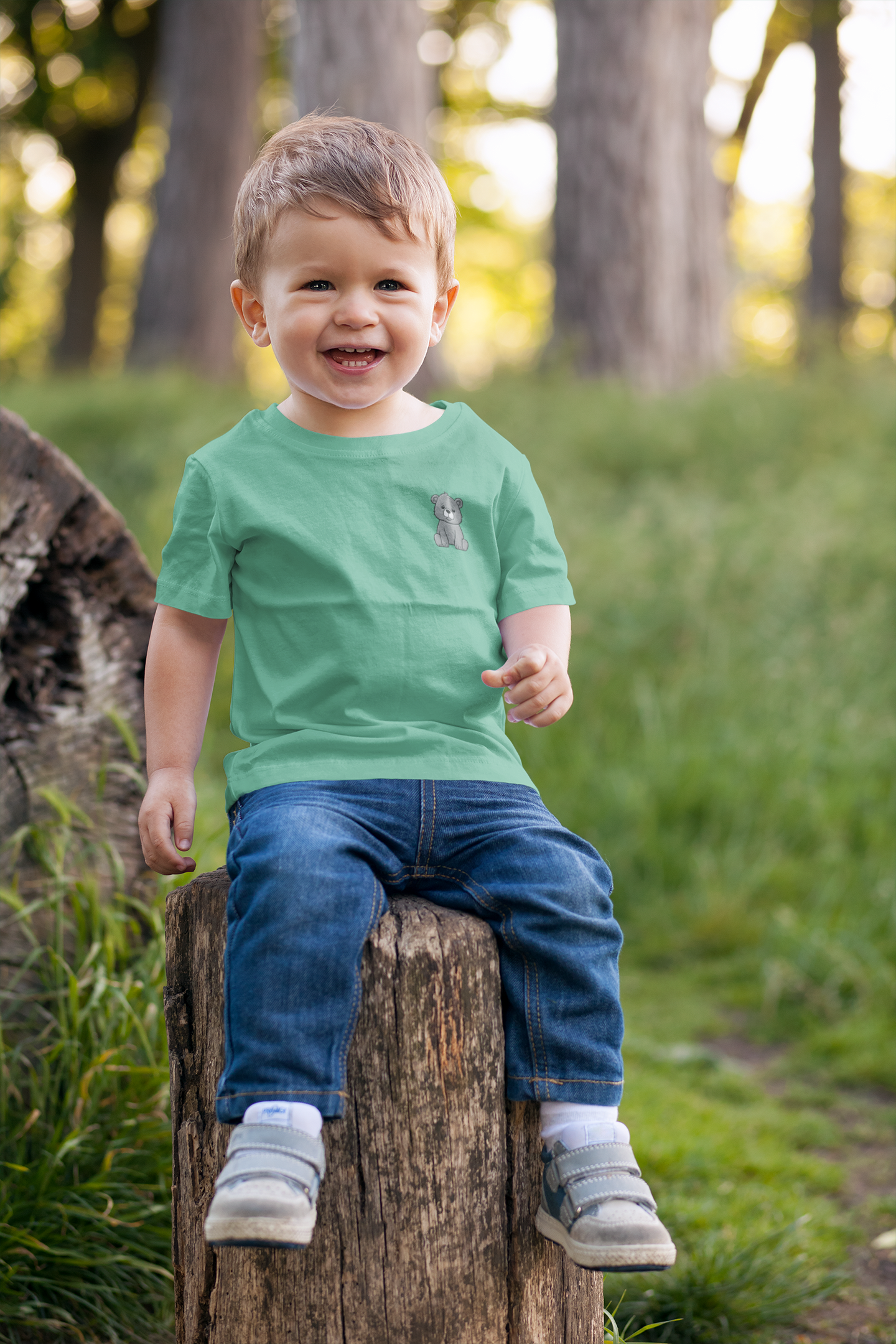 Nachhaltiges Kinder-T-Shirt mit gesticktem Bären – 100% Bio-Baumwolle